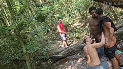 Caras fudendo no parque, fiquei duro e comi a putinha!