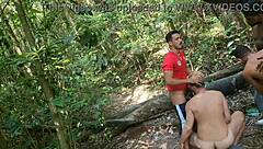 Caras fudendo no parque, fiquei duro e comi a putinha!