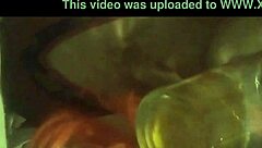 Dos videos en uno bebiendo orina!