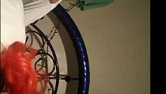 Dos videos en uno bebiendo orina!