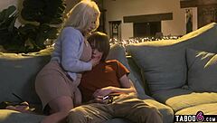 تابو6 زوجة الأب سبنسر سكوت تغري ابن الزوج برغبة ميلف خام. عمل زب كبير يتكشف!