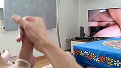 German Amateur Gives Handjob Cumshot