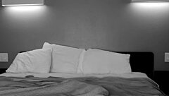 Milf fierbinte Syren De Mer îl futute pe străin cu pula mare în hotel