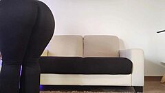 i watch her clean in tight leggings