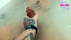 I called friend to eat pussy bareback