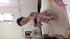 I called friend to eat pussy bareback