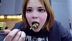 Alternative beauty enjoys a mugbang on Furiyssh