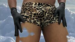 Curvy Bodybuilder Masturbates Sexily