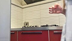 gostosa cleaning stove and getting hot