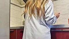 gostosa cleaning stove and getting hot