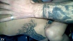 Le mando dedos mientras me chupa la pija en sesión amateur