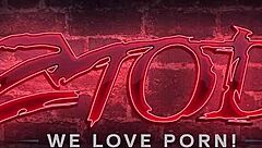 WATCH THIS HOT CHEERLEADER ALEXA GRACE GET FUCKED BY TATTOOED STUD!!