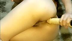 jovencita masturbandose y mostrando su hermoso culo