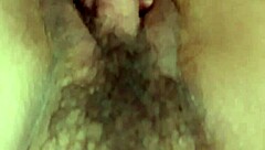 eu fodi a buceta peluda dela, o clitó ficou duro como um micro pênis, ela gozou com creampie