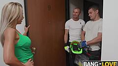 Beautiful Slut Blows And Eats Pussy In Car To Get Pregnant