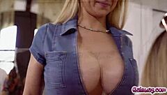 Stepmother Gizelle in lingerie assists in pleasure and satisfaction