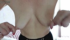 Amateur tits flashing in extreme conditions