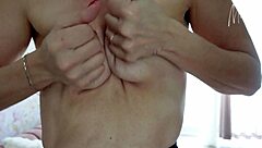 Amateur tits flashing in extreme conditions