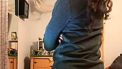 Natural tits bouncing and jiggling while twerking