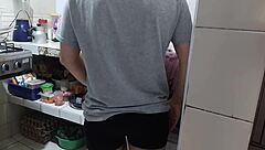 Encontr� A La Sucia De Mi Madrastra Provoc�ndome En La Cocina Cuando Su Esposo Descansaba