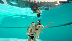 Guy films his girlfriend Eva Sasalka while making love with her underwater