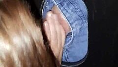 Meu marido me filmando no gloryholi chupando muitas rola