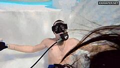 Guy films his girlfriend Eva Sasalka while making love with her underwater