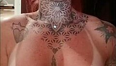 Tattooed Fitness Babe Dedicates Sensual Video To City Viewers On Red