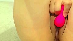 Mature wife bichleg uses vibrator for solo orgasm in amateur update