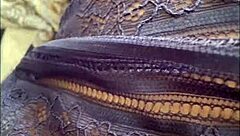 Me Cojo Al Huesped De Mi Marido En La Casa!