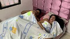 Mi madrastra tetona sola en su cama, un encuentro intenso