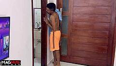 Entrei no banho e acabei fucking a garota with my big dick
