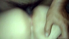 Universitaria ecuatoriana saliendo de clases