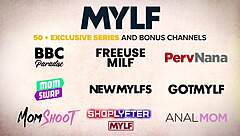 Horká šéfka trhá oblečení na lesbické hluboké hrdlo a stříkání