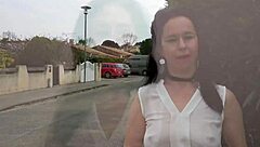 Regarde cette salope taquiner en leggings yoga