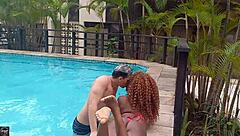 quase me afoguei pela morena na piscina, ela fez boca e buceta em mim 😏