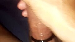 Aimer à fond sa sex-toy avec un plug dans le cul