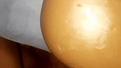 Aimer à fond sa sex-toy avec un plug dans le cul