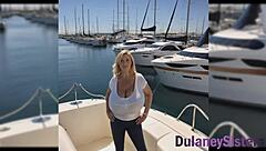 super cute curvy mom, isn't she?