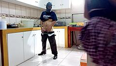 이 비밀은 우리 사이에, 새아빠한테 말하지 마, 집에서 혼자 있을 때 계속 할게!