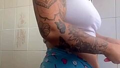 Exhibitionist woman boldly flashes her big pussy for intense affection