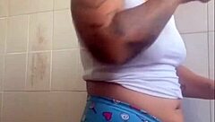 Exhibitionist woman boldly flashes her big pussy for intense affection