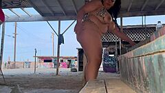 A stranded thicc PAWG offers her body to a stranger for directions