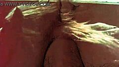 ヴィンテージタブーのタブーなマンコがレトロシーンでバックに犯される