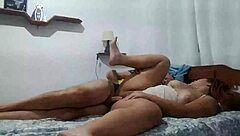 sentei e chupei gostoso o pau do marido deixando a buceta melada de leite