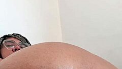 Arrombada Por Um Dildo Enorme