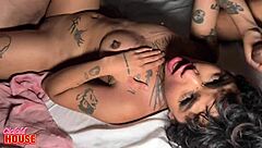 I love how that morena novinha fucks her corno boyfriend and another guy