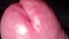 Il dito nel culo mientras sborra con la mano