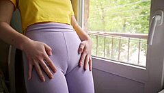 stepsis showing off cameltoe in tight leggings?