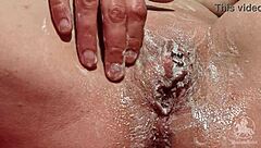 I shave my pussy - Ich rasiere mir die muschi
